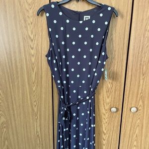 NWT Anne Klein Grey polka dot sleeveless dress. Ladies 16.